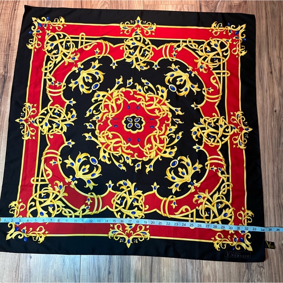 VERSACE SCRAF - Picture 10 of 11